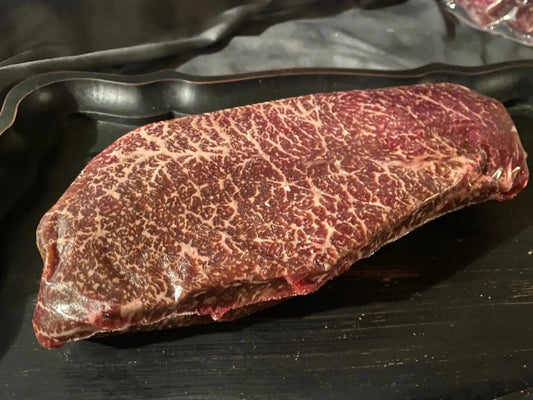 100% All-Natural Grass-fed American Wagyu London Broil











Wagyu London Broil is a flavorful and versatile cut of beef sourced from the Wagyu cattle. It is typically a boneless, thick cut from the top round or fl100%The Hufeisen-Ranch (WYO Wagyu)