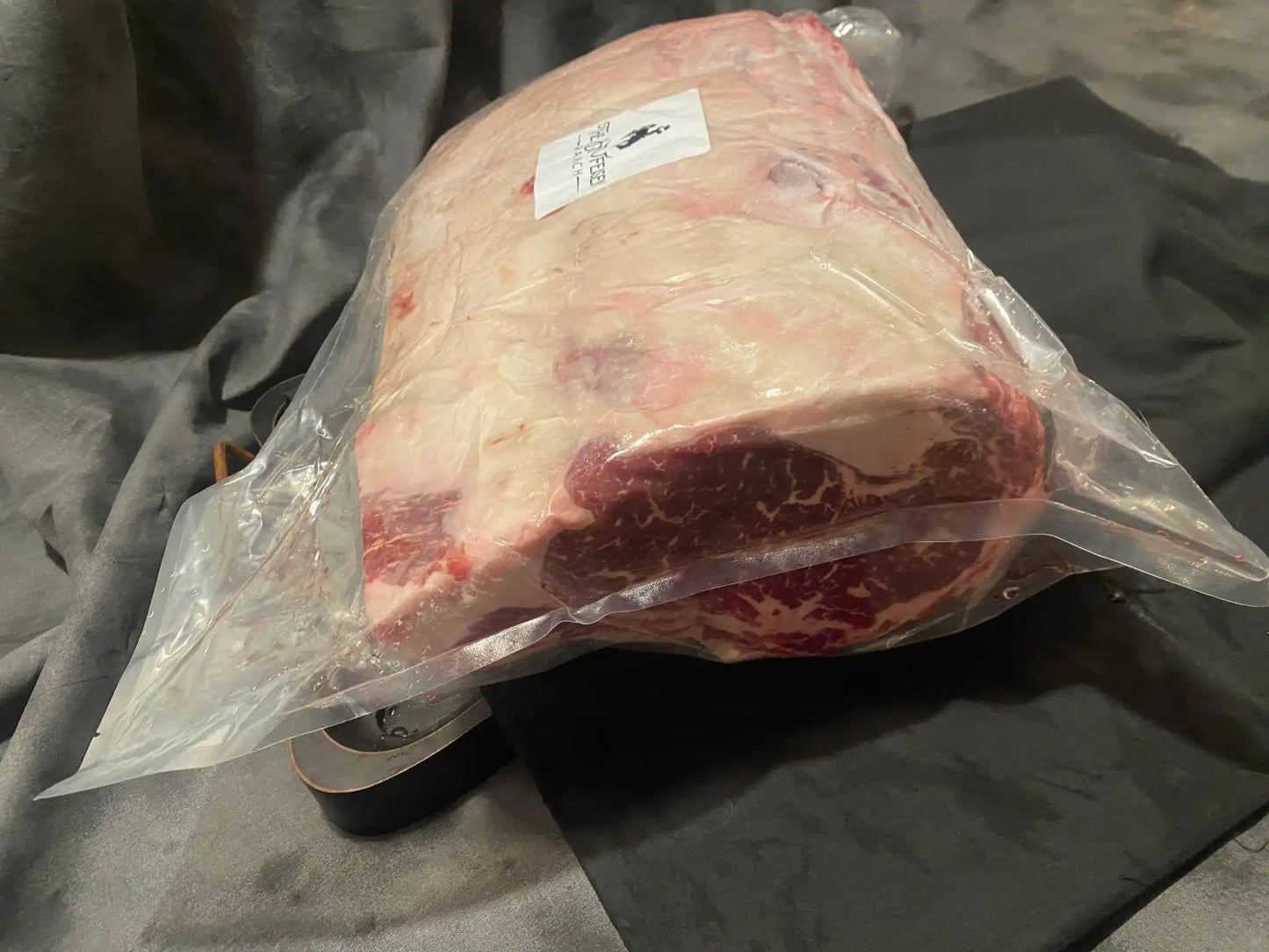 100% All-Natural Grass-Fed Pasture-Raised Wagyu Bone-in Prime Rib Roas





Introducing the 100% All-Natural Grass-Fed Pasture-Raised Wagyu Bone-in Prime Rib Roast from Hufeisen Ranch, the pinnacle of Wagyu beef excellence. This premie100%The Hufeisen-Ranch (WYO Wagyu)
