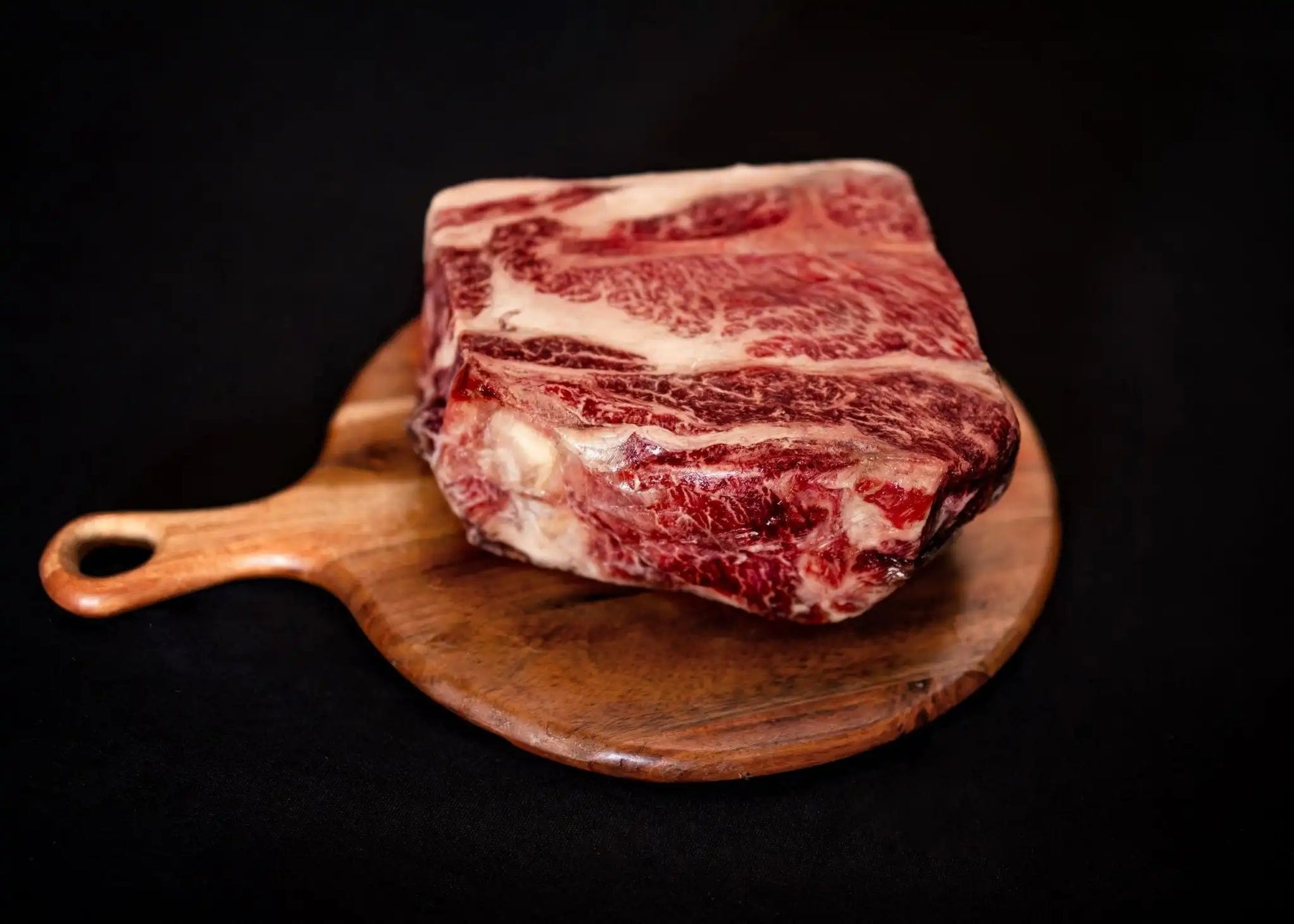 100% All-Natural Grass-Fed Pasture-Raised Wagyu Chuck RoastIntroducing Hufeisen Ranch's 100% All-Natural Grass-Fed Pasture-Raised Wagyu Chuck Roast, the ultimate in beef flavor and tenderness. With excellent marbling and pac100%The Hufeisen-Ranch (WYO Wagyu)