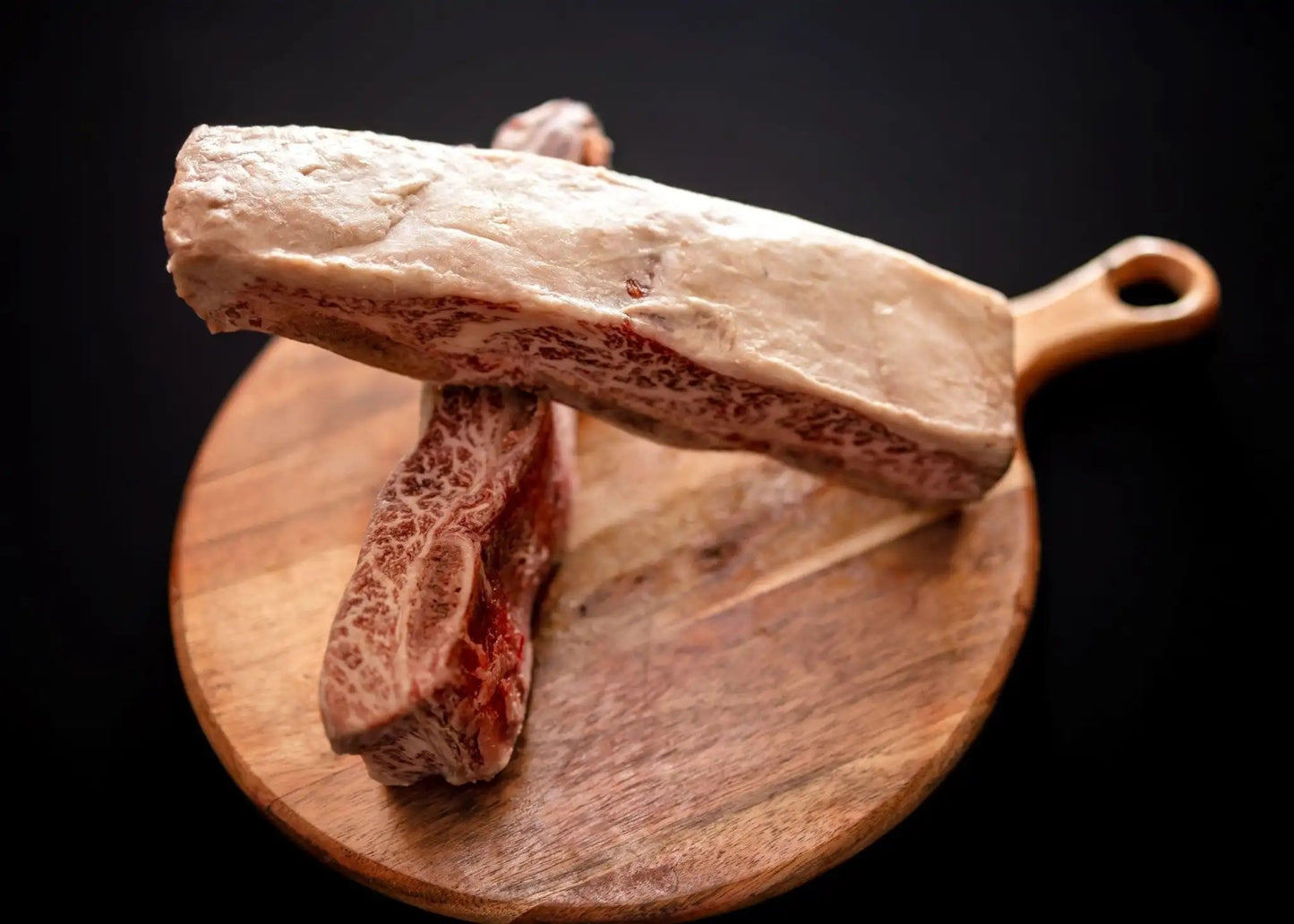 100% All-Natural Grass-Fed Pasture-Raised Wagyu Short RibsExperience the pinnacle of beef excellence with Hufeisen Ranch's 100% All-Natural Grass-Fed Pasture-Raised Wagyu Short Ribs. Cut flanken style across the bone, these100%The Hufeisen-Ranch (WYO Wagyu)